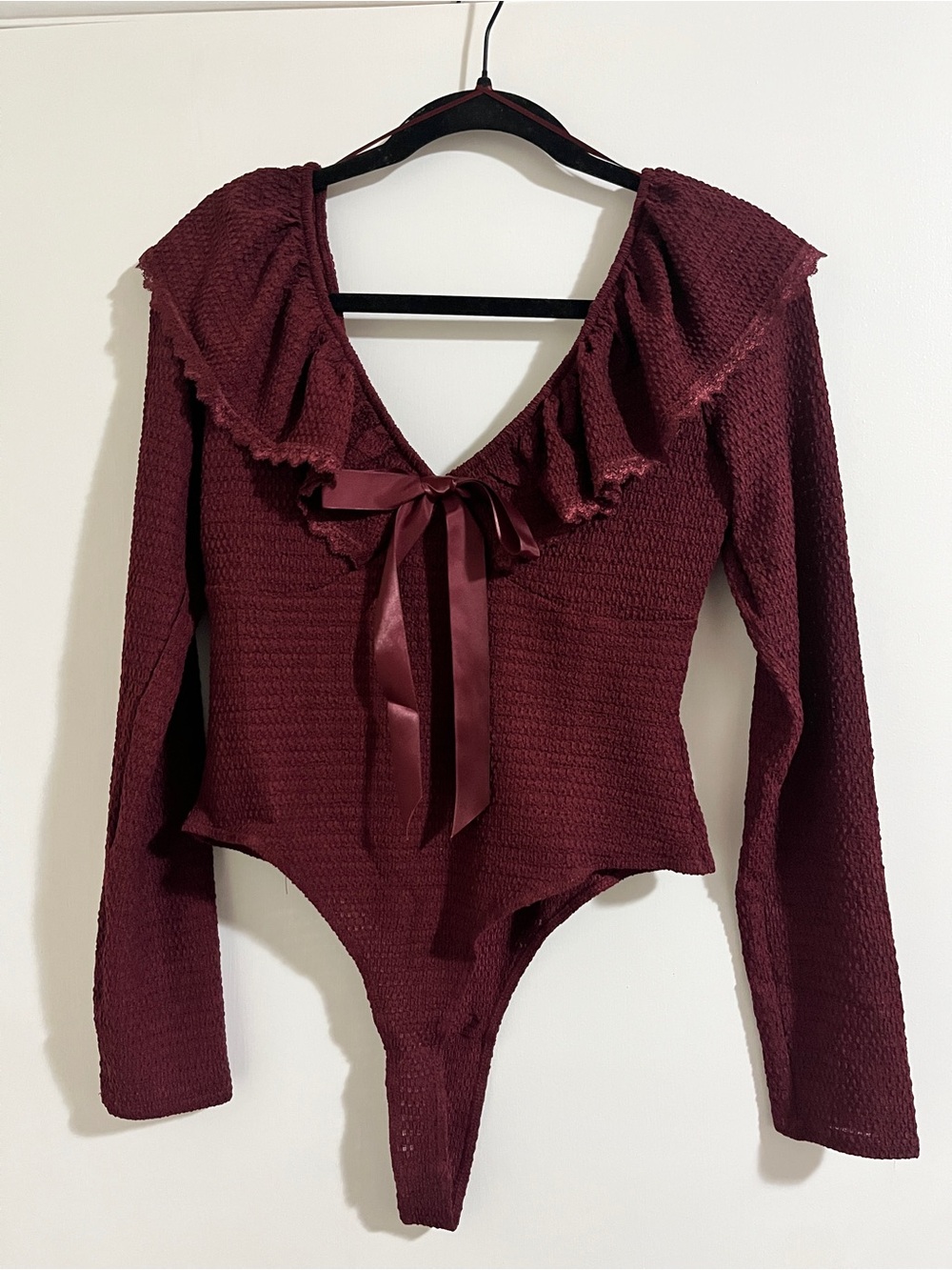 NWT Francesca’s Coquette Ruffle V Neck Bow Bodice Bodysuit Burgundy L